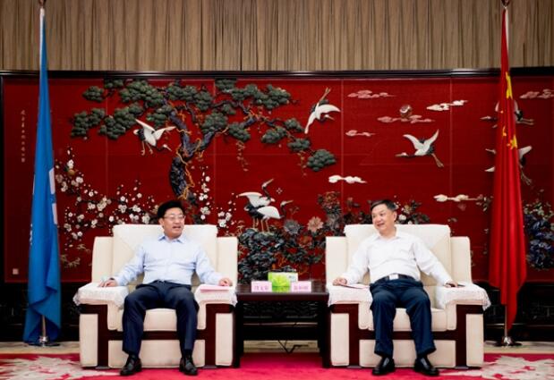 溫樞剛會見云南能投集團黨委書記、董事長段文泉