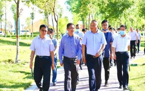 國家電投集團黨組成員、副總經(jīng)理王樹東一行赴七師胡楊河市調研