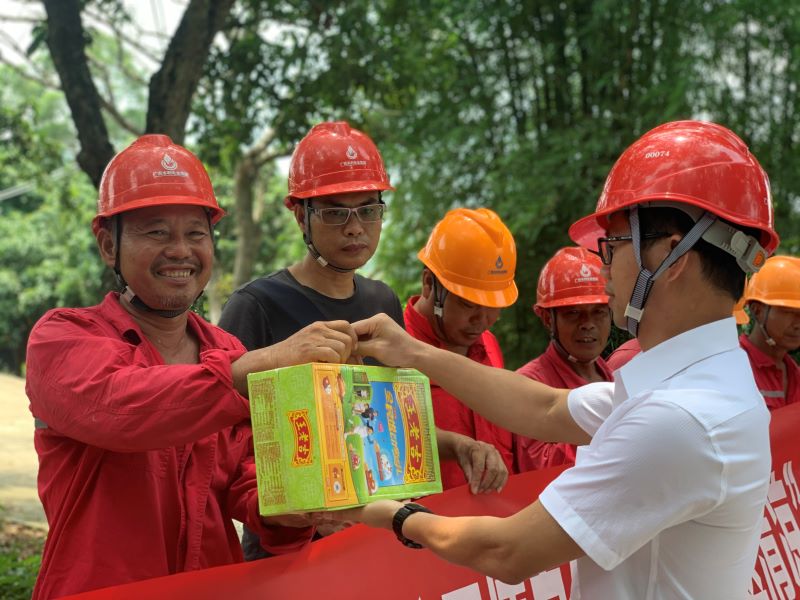 南方電網(wǎng)廣西新電力集團(tuán)博白供電局夏送清涼鼓干勁，情系一線保供電
