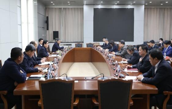 鄧建玲與唐山市委副書記、市長丁繡峰會談