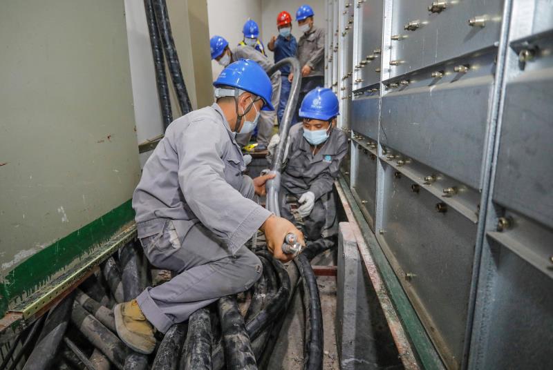 與時間賽跑，為生命加速 電力員工星夜鏖戰(zhàn)為醫(yī)院用電“增容”