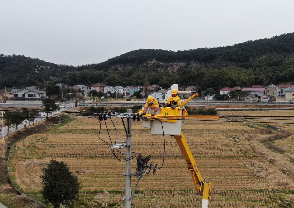 國(guó)網(wǎng)余姚市供電公司：寒潮中配網(wǎng)改造，發(fā)電車保障居民溫暖度冬