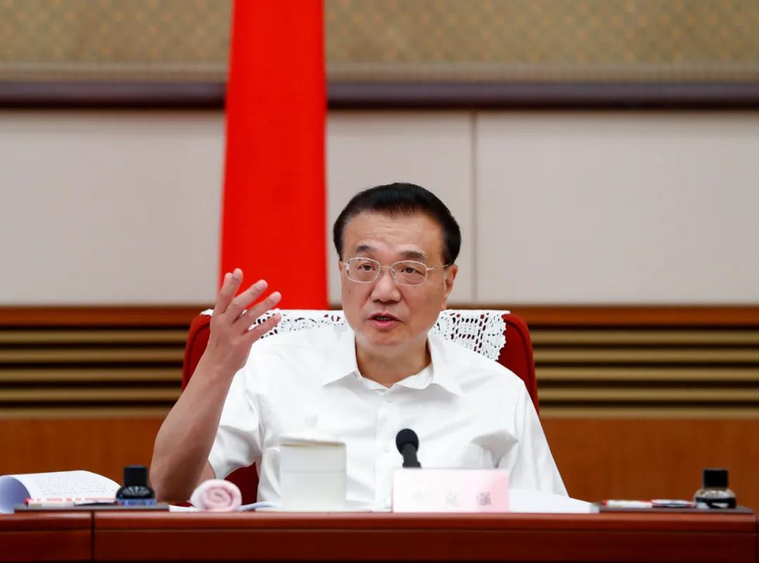 李克強(qiáng)：發(fā)揮西部風(fēng)、光、水電等優(yōu)勢 建大型清潔能源基地