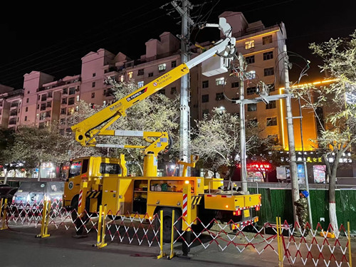 烏海電業(yè)局配電帶電作業(yè)處：堅守蒙電責任，勇戰(zhàn)寒潮