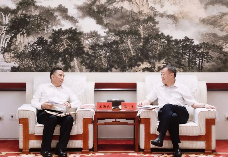 宋海良孫洪水與中國融通集團(tuán)董事長溫剛、總經(jīng)理馬正武座談