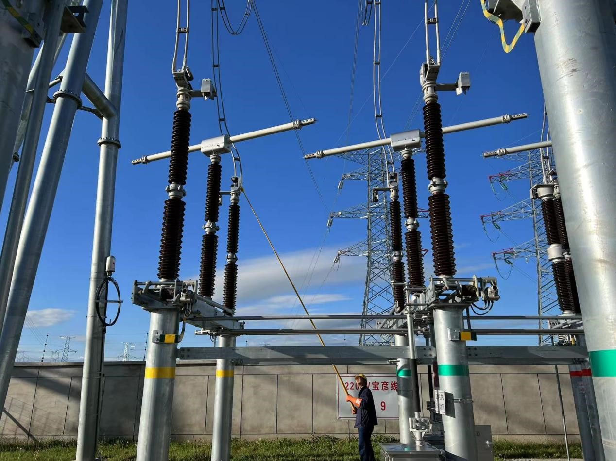 錫林郭勒超高壓供電公司圓滿完成塔寶I、II線間隔啟動工作