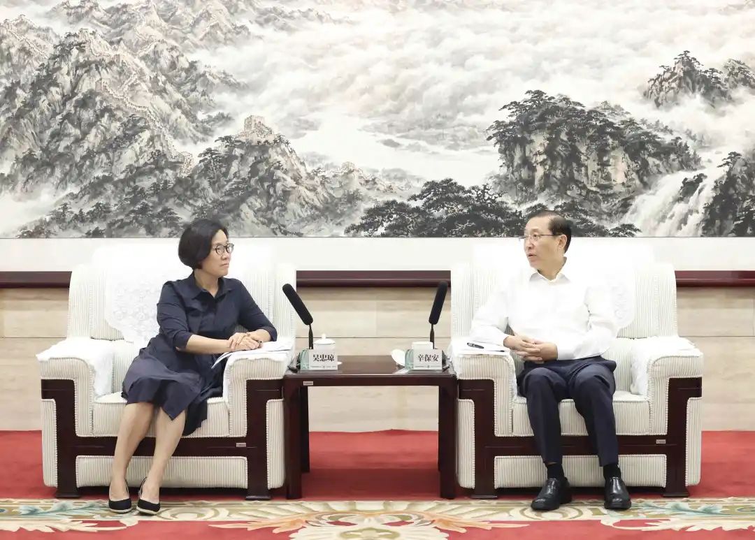 國家電網(wǎng)董事長、黨組書記辛保安與江西省委副書記、贛州市委書記吳忠瓊會(huì)談