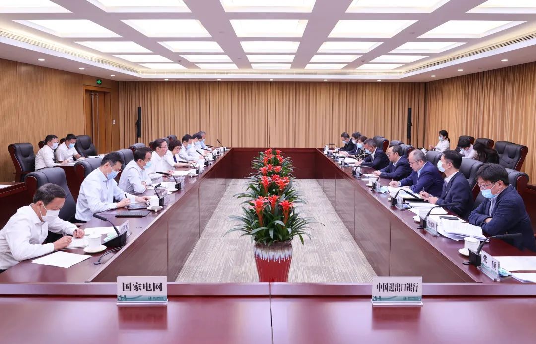 國家電網(wǎng)公司董事長、黨組書記辛保安與進(jìn)出口銀行董事長吳富林會(huì)談