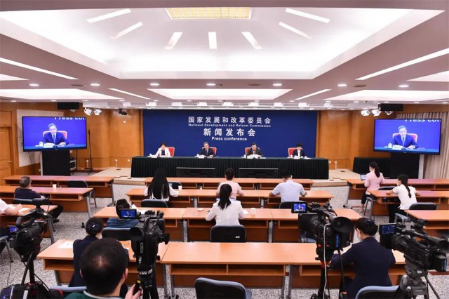 發(fā)改委：我國新能源產(chǎn)業(yè)全球領先，為全球市場提供超過70%的光伏組件
