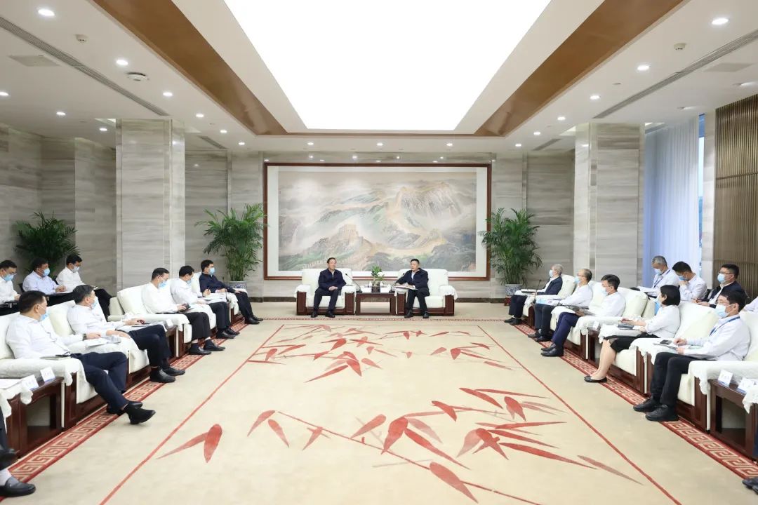 國家電網(wǎng)公司董事長、黨組書辛保安與東方電氣集團董事長俞培根、總經(jīng)理徐鵬會談