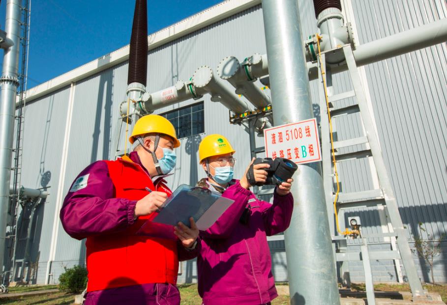 寒潮來(lái)襲!上海電力職工開(kāi)展特巡900次，保障電力主網(wǎng)架以最佳狀態(tài)迎寒潮