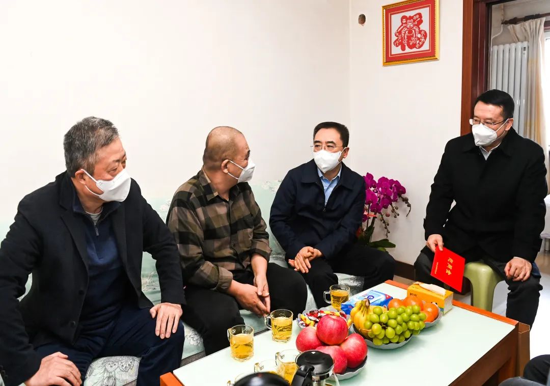 鄒磊、劉明勝走訪慰問(wèn)退休老領(lǐng)導(dǎo)、勞模遺屬、困難黨員群眾