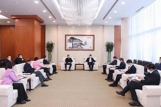 溫樞剛鄧建玲會(huì)見(jiàn)鄂爾多斯市委書(shū)記李理、市長(zhǎng)杜匯良