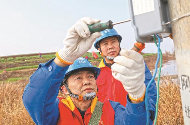 四川通江護(hù)航春灌用電，60支服務(wù)隊奔走田間