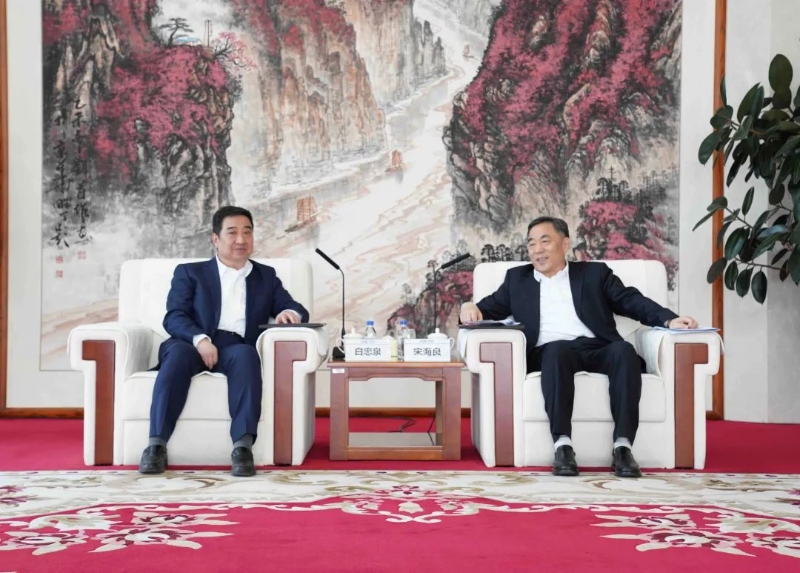 中國能建黨委書記、董事長宋海良與中國電氣裝備黨委書記、董事長白忠泉會(huì)談