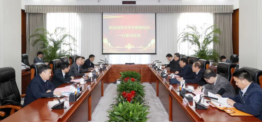 顧軍與清華大學(xué)黨委副書記、校長王希勤會(huì)談