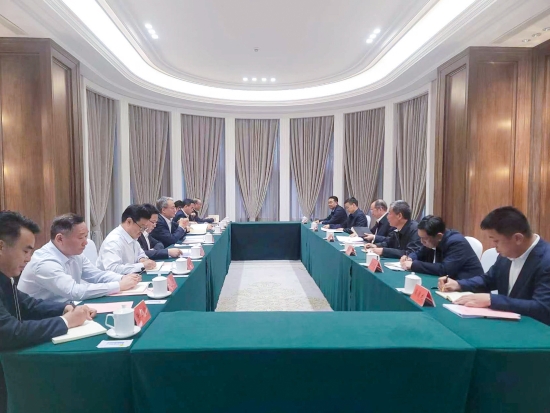 中國(guó)電建黨委副書記、總經(jīng)理王斌與黑龍江省常務(wù)副省長(zhǎng)王一新舉行會(huì)談