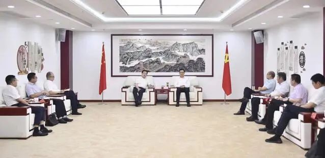 漯河市委書記秦保強、市長黃鈁會見中國電建華中區(qū)總部黨委書記、總經理蹇尚友一行