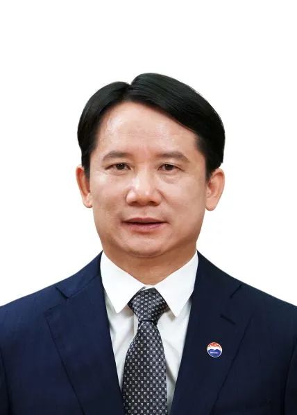 曾任貴州省能源局黨組書記、局長(zhǎng) 丁雄軍當(dāng)選中國(guó)貴州茅臺(tái)酒廠(集團(tuán))黨委書記