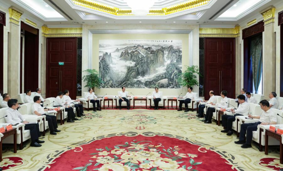 中國電建黨委書記、董事長(zhǎng)丁焰章拜會(huì)貴州省委書記徐麟、省長(zhǎng)李炳軍