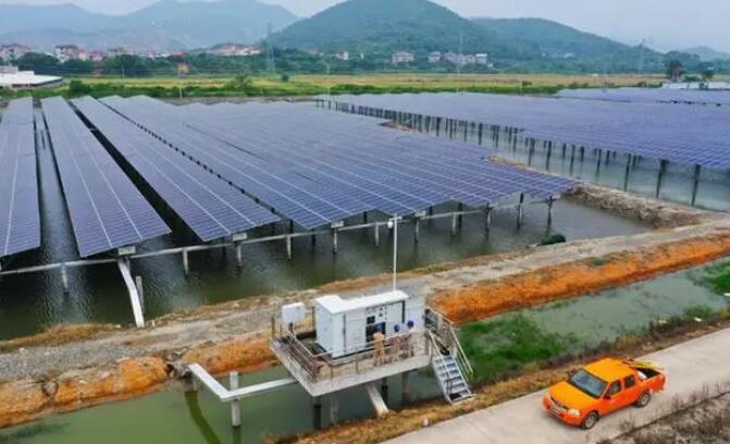 國網福州供電公司義務巡查設備 確?！皾O光一體”正常運行