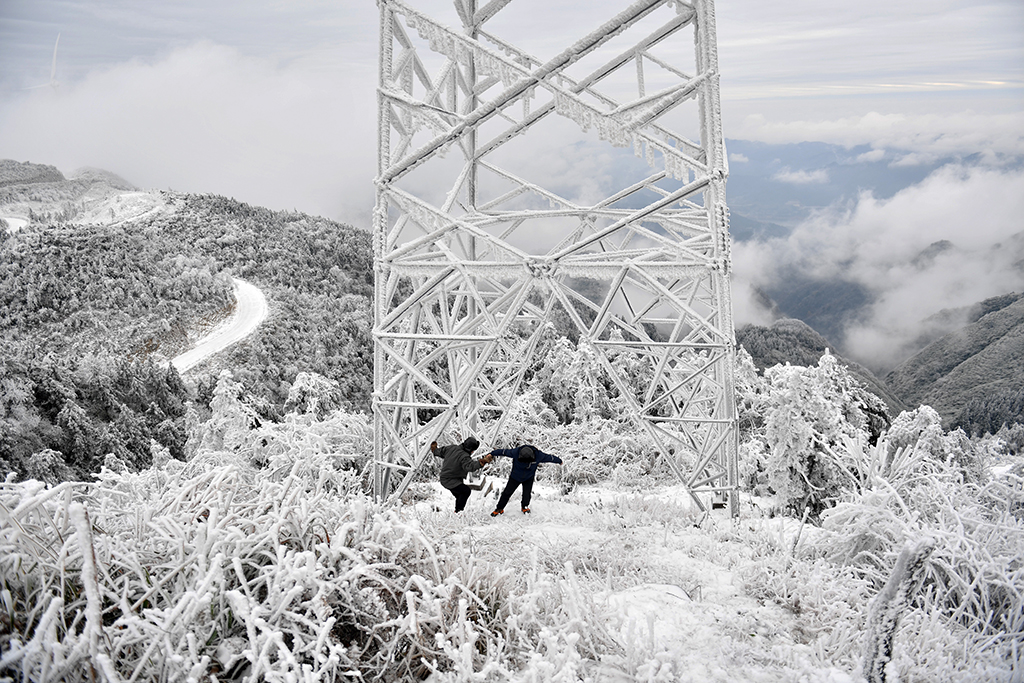 海拔1420米，電力“哨兵”風(fēng)雪中守護(hù)萬家燈火