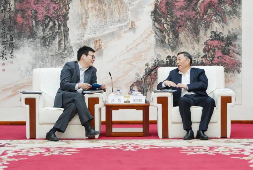 中國能建黨委書記、董事長宋海良與上海電氣集團黨委書記、董事長吳磊會談