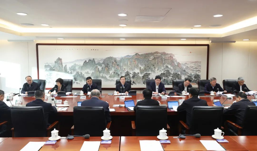 國家電網(wǎng)公司領(lǐng)導(dǎo)班子和專職助理、總師、副總師2024年調(diào)研座談會(huì)召開