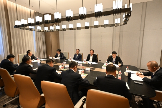 丁焰章與近期新任職子企業(yè)黨委書記、董事長(zhǎng)進(jìn)行集體談話
