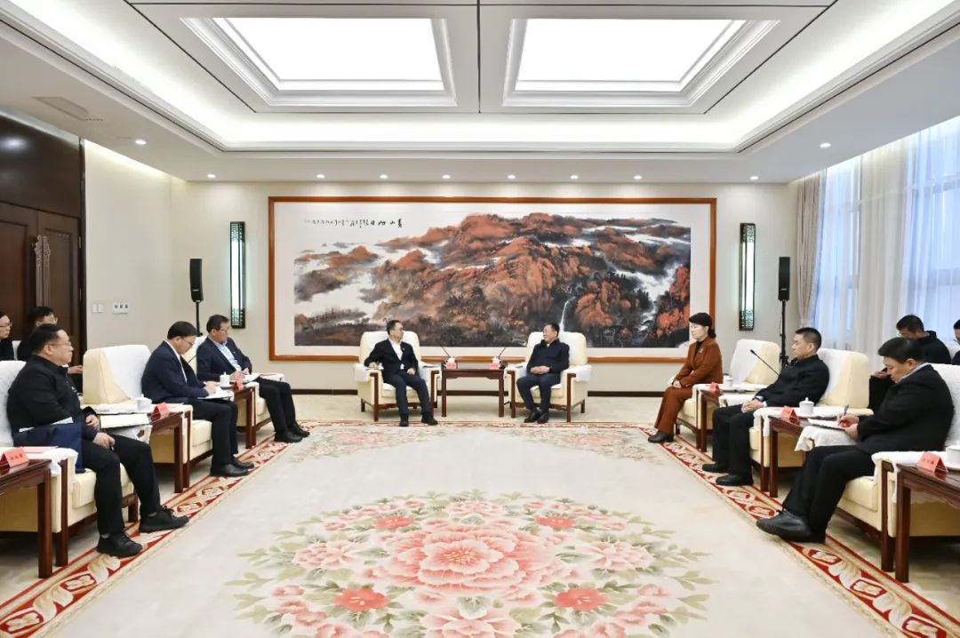 中國(guó)大唐集團(tuán)有限公司董事長(zhǎng)鄒磊拜會(huì)內(nèi)蒙古自治區(qū)黨委書記孫紹騁、自治區(qū)主席王莉霞