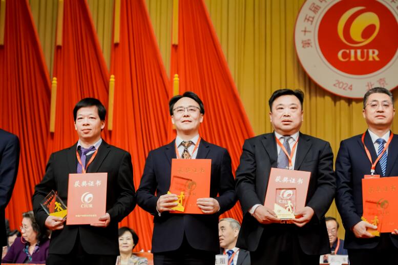 中國能建綠色建材公司黨委書記、董事長，綠色先進(jìn)材料研究院院長蔣洋榮獲“2023年中國產(chǎn)學(xué)研合作創(chuàng)新獎(jiǎng)”