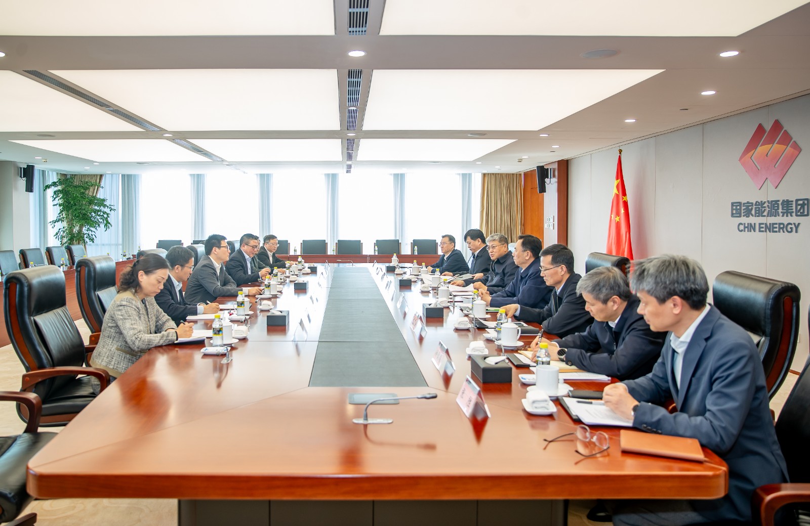 國家能源集團黨組書記、董事長劉國躍會見上海電氣集團黨委書記、董事長吳磊