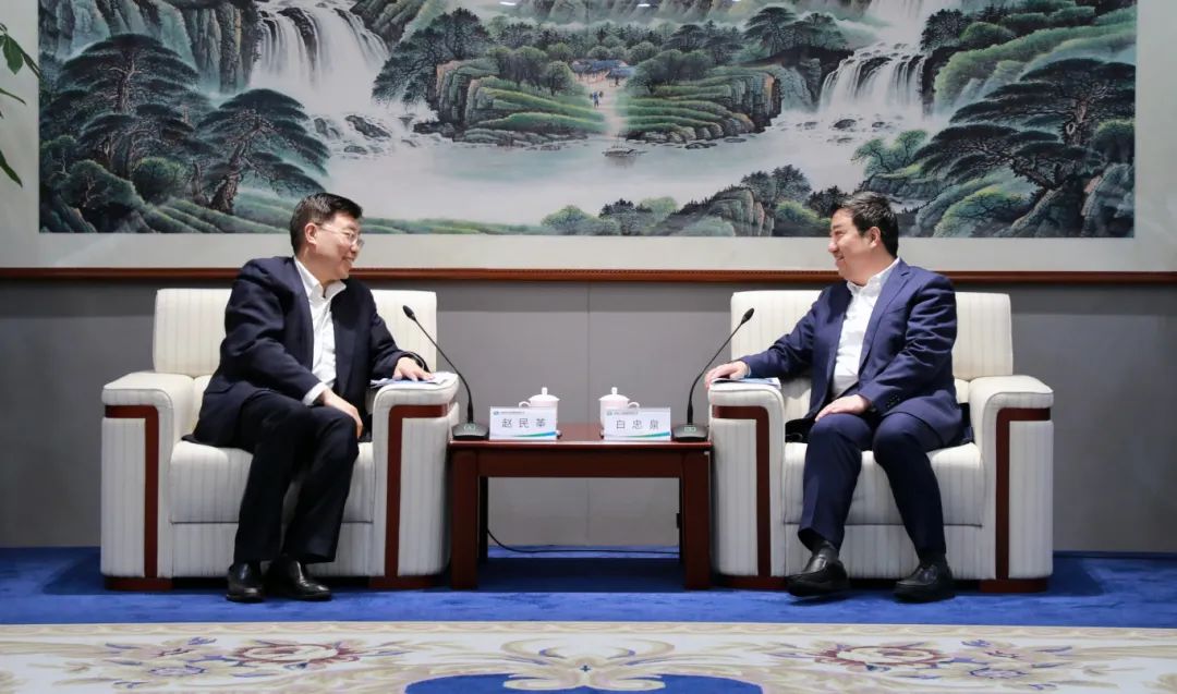 中國(guó)電氣裝備黨委書記、董事長(zhǎng)白忠泉會(huì)見(jiàn)首鋼集團(tuán)黨委書記、董事長(zhǎng)趙民革