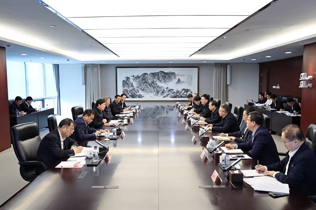 華電集團董事長江毅、總經(jīng)理葉向東與國家電網(wǎng)董事長、黨組書記張智剛會談