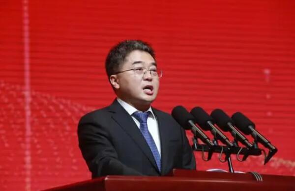 “垃圾大王”嚴圣軍，拿啥完成近千億投資?