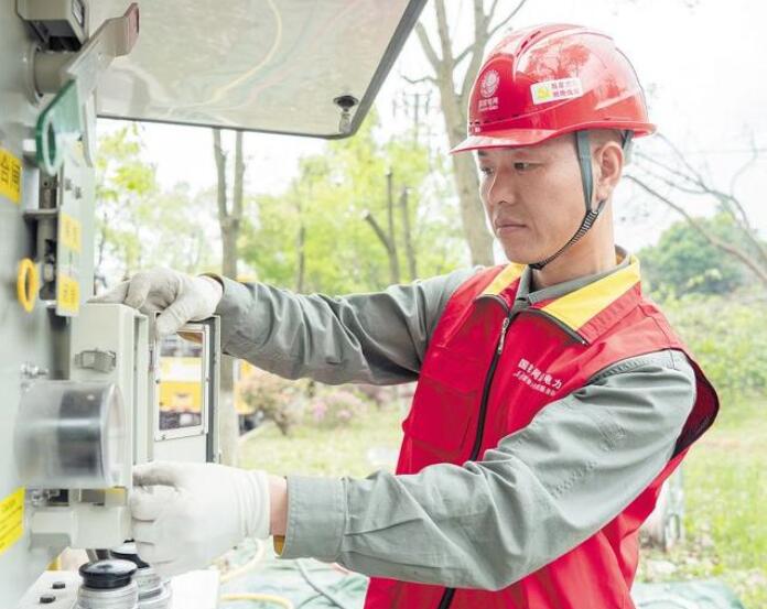 賀彪：星城萬家燈火，“帶電護(hù)衛(wèi)”用心守候