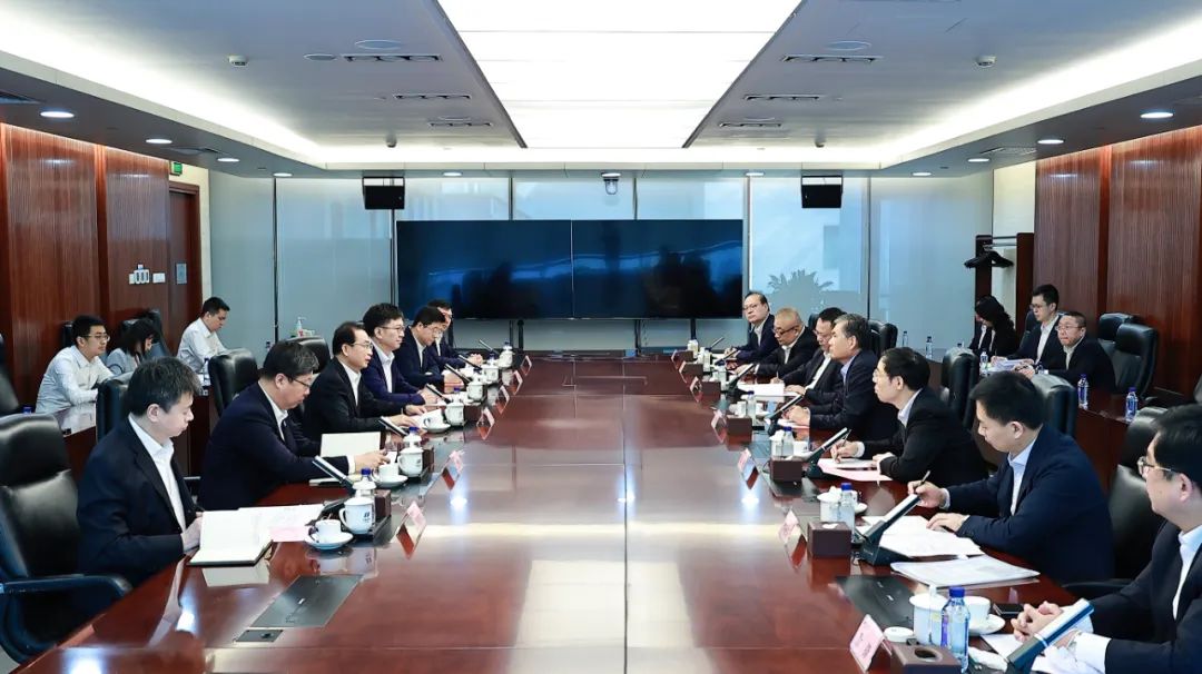 華電集團黨組書記、董事長江毅與中國太平保險集團黨委書記、董事長王思東舉行會談
