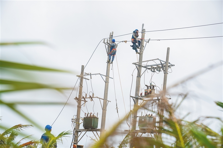保亭、三亞等多個市縣供電隊伍全力支援文昌搶修復電