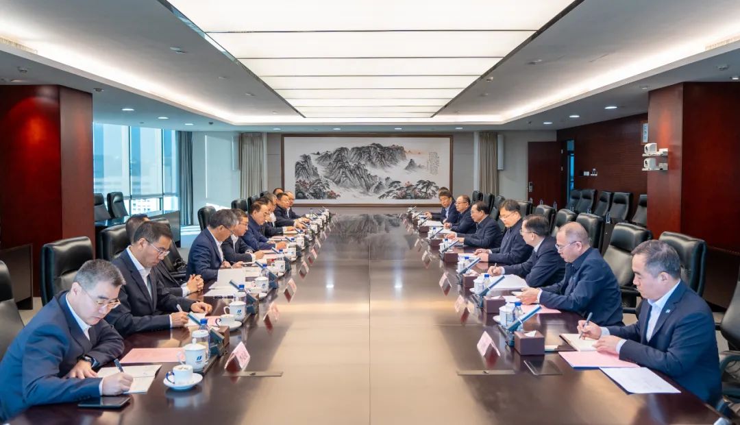 華電集團(tuán)黨組書記、董事長江毅會(huì)見中國中車黨委書記、董事長孫永才