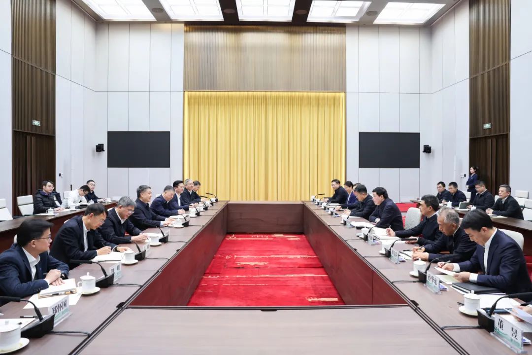 溫樞剛張文峰與國(guó)家電網(wǎng)董事長(zhǎng)張智剛、總經(jīng)理龐驍剛會(huì)談