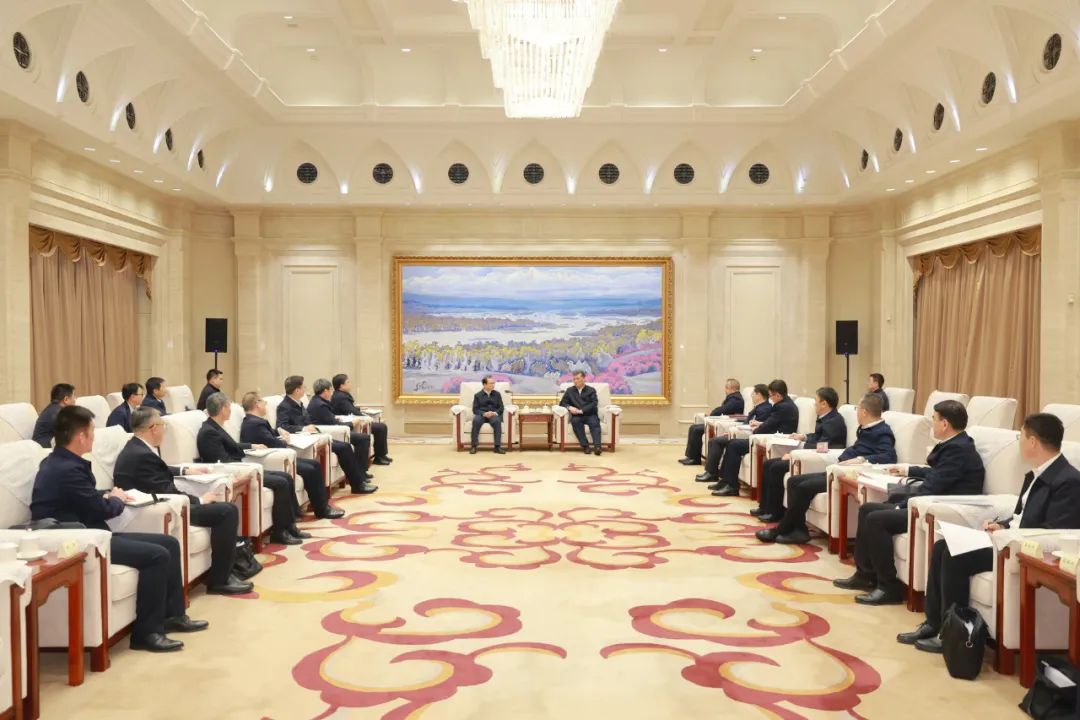 華電集團黨組書記、董事長江毅與新疆維吾爾自治區(qū)主要領(lǐng)導(dǎo)舉行會談