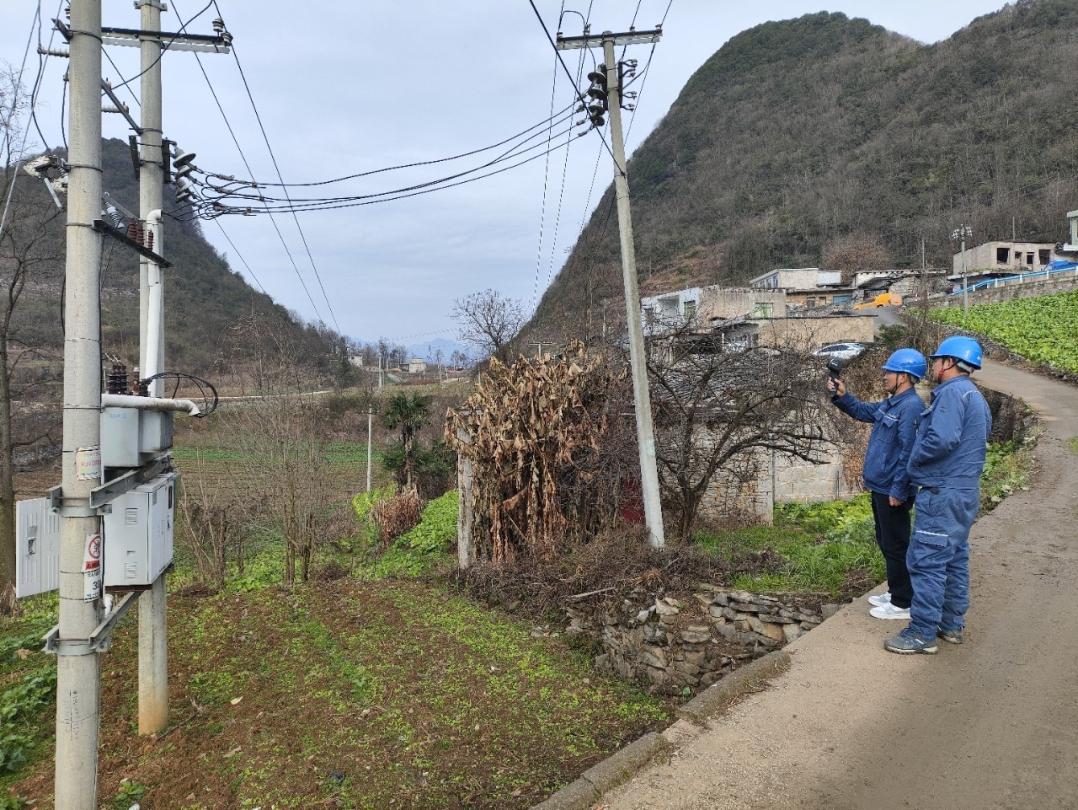 貴州清鎮(zhèn)供電局春節(jié)保供電 “滿格電力”進萬