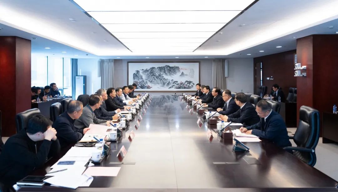 華電集團(tuán)董事長(zhǎng)、黨組書記江毅與北京市政府黨組成員、副市長(zhǎng)文獻(xiàn)舉行會(huì)談